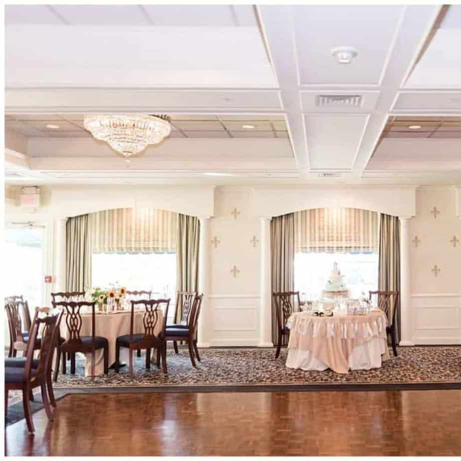 elegant banquet chairs